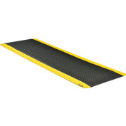 Global Industrial Diamond Plate Ergonomic Mat 15/16" Thick 2' x 6' Black/Yellow Border