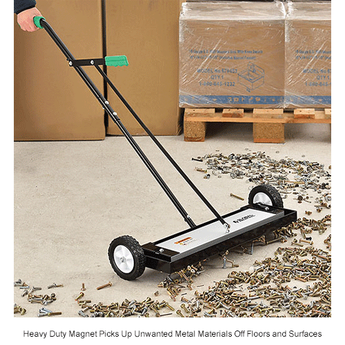 Global Industrial™ Heavy Duty Sweeper With Release Lever, 24