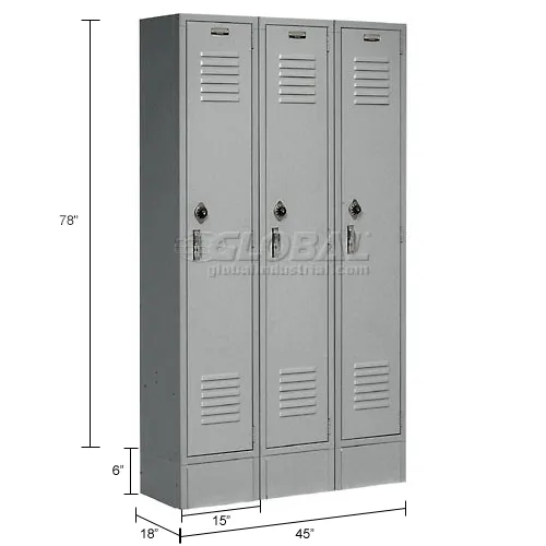 Global Industrial™ Paramount® 1-Tier 3 Door Locker, 45