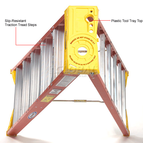 Werner 6' Fiberglass Step Ladder w/ Plastic Tool Tray 300 lb. Cap 6206