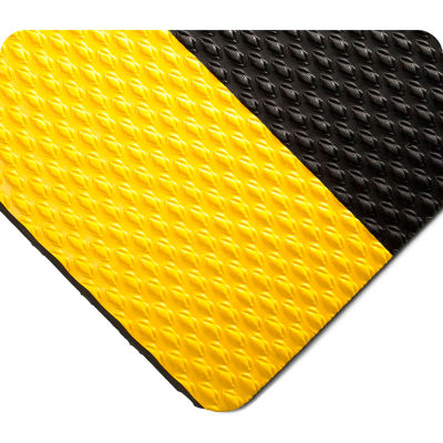 Wearwell® Kushion Walk Unslotted Anti Fatigue Runner 3/8" Thick 3' x 5' Black/Yellow Border