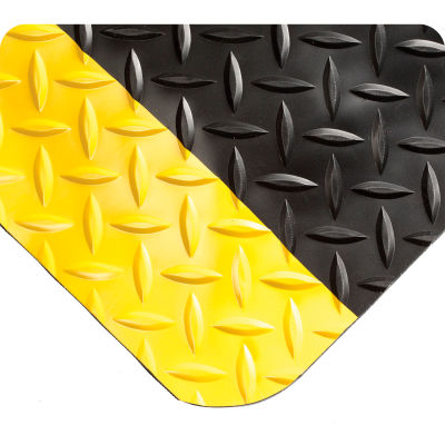 Wearwell® Diamond-Plate SpongeCote Mat WOW Finish 15/16" Thick 3' x 75' Black/Yellow Border