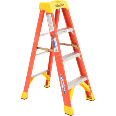 Werner 4' Fiberglass Step Ladder w/ Plastic Tool Tray 300 lb. Cap ...