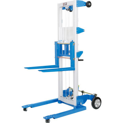 Global Industrial™ Lightweight Hand Operated Lift Truck, 400 Lb. Capacity Straddle Legs