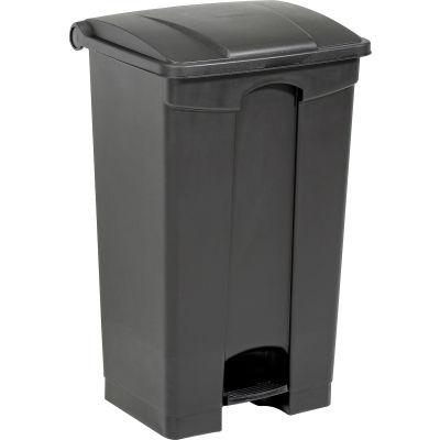 Safco® Plastic Step-On Receptacle- 23 Gallon Black - 9923BL