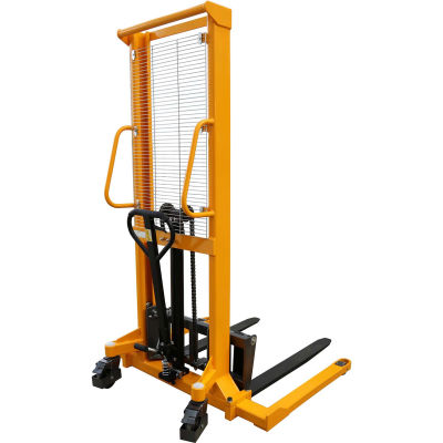 Global Industrial™, Hand And Foot Pump Operated Lift Truck, 62" Lift, 2200 Lb. Capacity