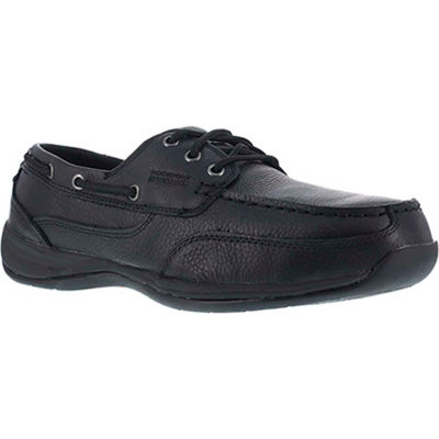 tying boat shoes