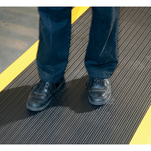 Sealed Beveled Edges of Ribbed Surface Anti Fatigue Mat, Industrial Mat