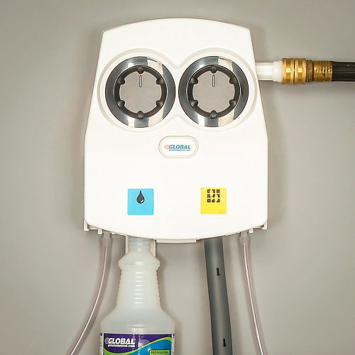 Global Industrial™ Compact Dual Flow 1/4 GPM 2-Chemical Dispenser